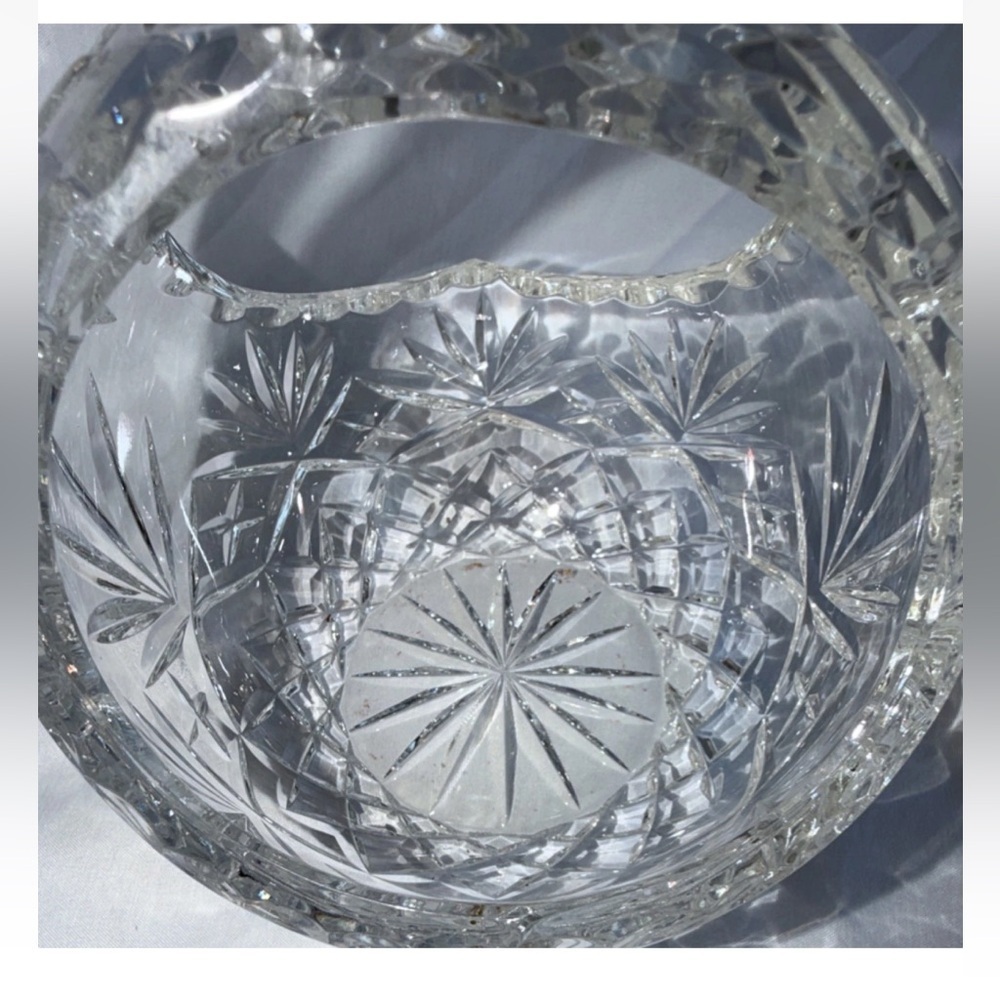 Vintage Hand-Cut Lead Crystal Basket Bowl – 6" Starburst & Diamond Design - Picture 5 of 11